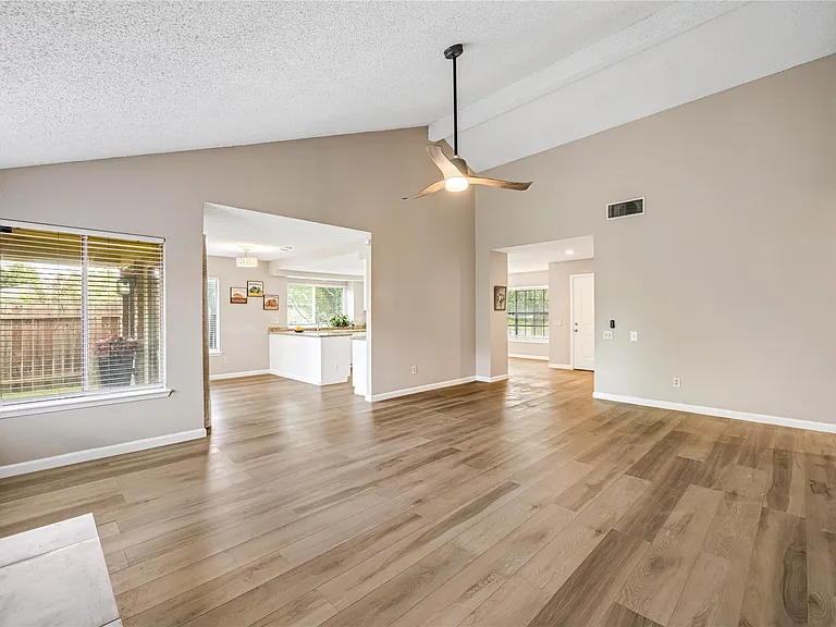 2602 Planters Row — Photo 10