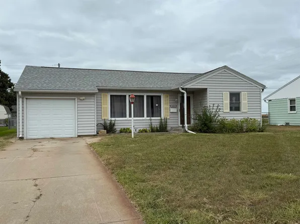 622 E 14th St, Cozad, NE 69130
