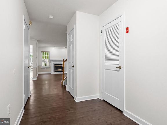 3rd image of 13 Honey Locust Ln