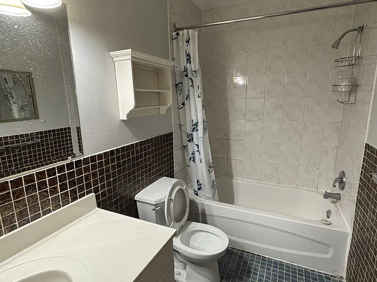 400 Parliament St — Photo 12