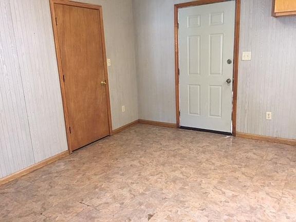 4th image of 423 Fieldcrest Dr