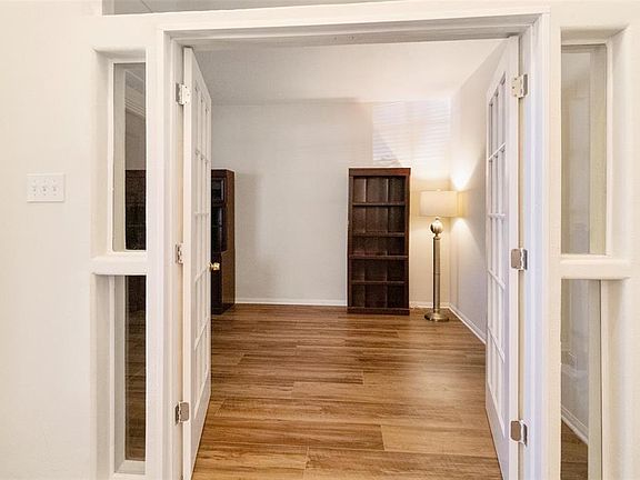 3rd image of 4807 Lake Catherine Court