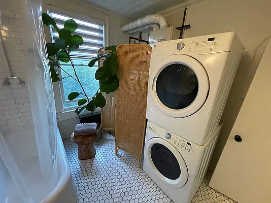 Rented by Outlive | media 45