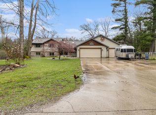 420 Silver Creek Rd, Whitehall, MI 49461