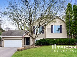 3633 Windtree Dr, Eagan, MN 55123