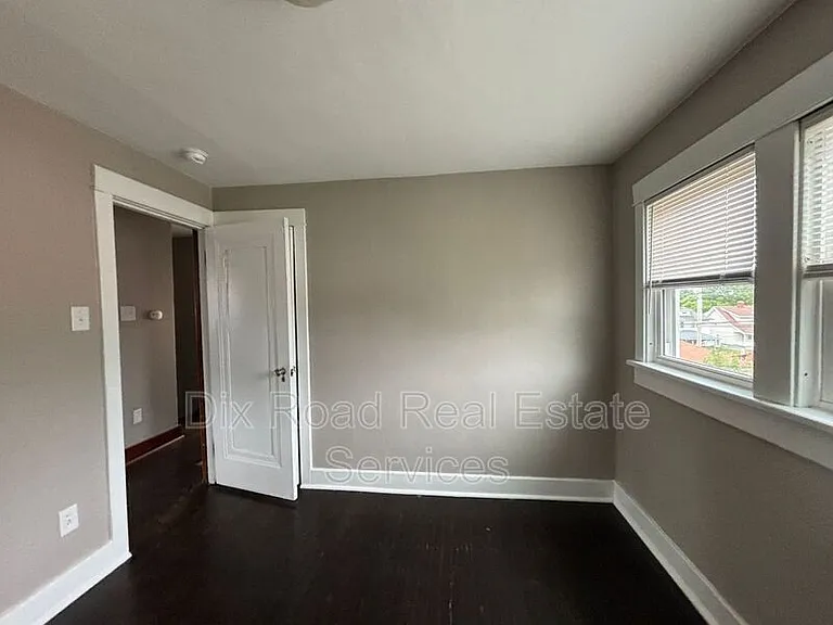 4013 E 3rd St — Photo 25