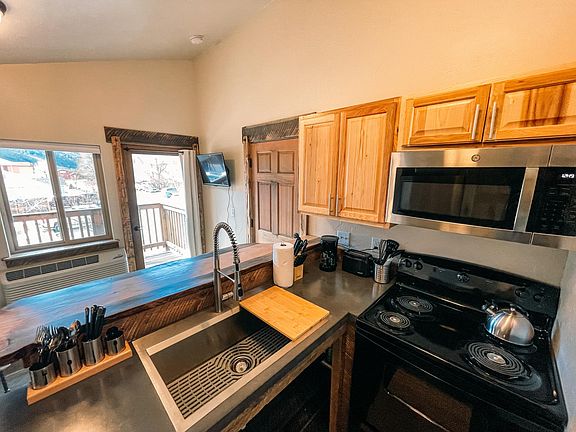 3rd image of 597 Iowa Ave #2