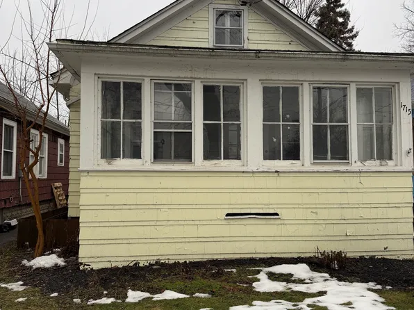 1715 North Ave, Niagara Falls, NY 14305