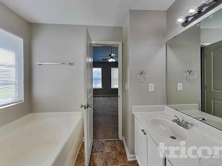 106 Newport Dr — Photo 10
