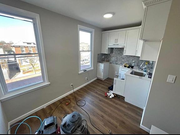3rd image of 6734 75th St Floor 2