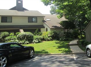 56 Oak Knoll Dr, Berwyn, PA 19312
