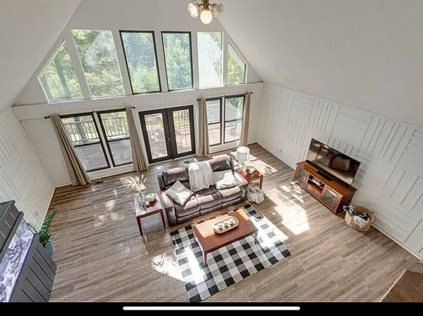 8703 Brow Lake Rd, Soddy Daisy, TN 37379