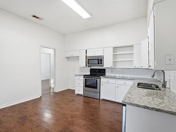 5th image of 900 W Morgan St