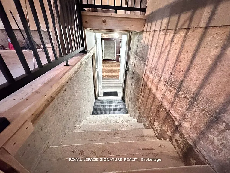 285 Mississaga St #BASEMENT — Photo 5