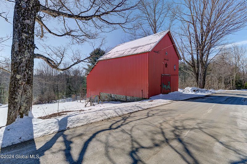 3rd image of 388 Willie Road