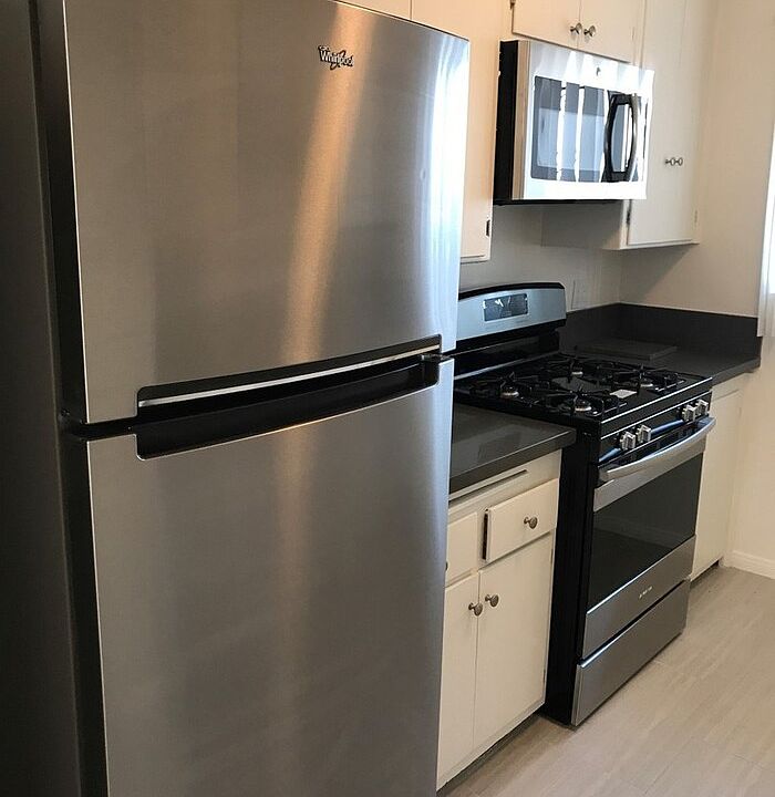 1st image of 4667 W Maplewood Ave #3