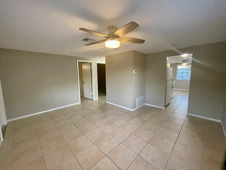 619 Shore Rd — Photo 2