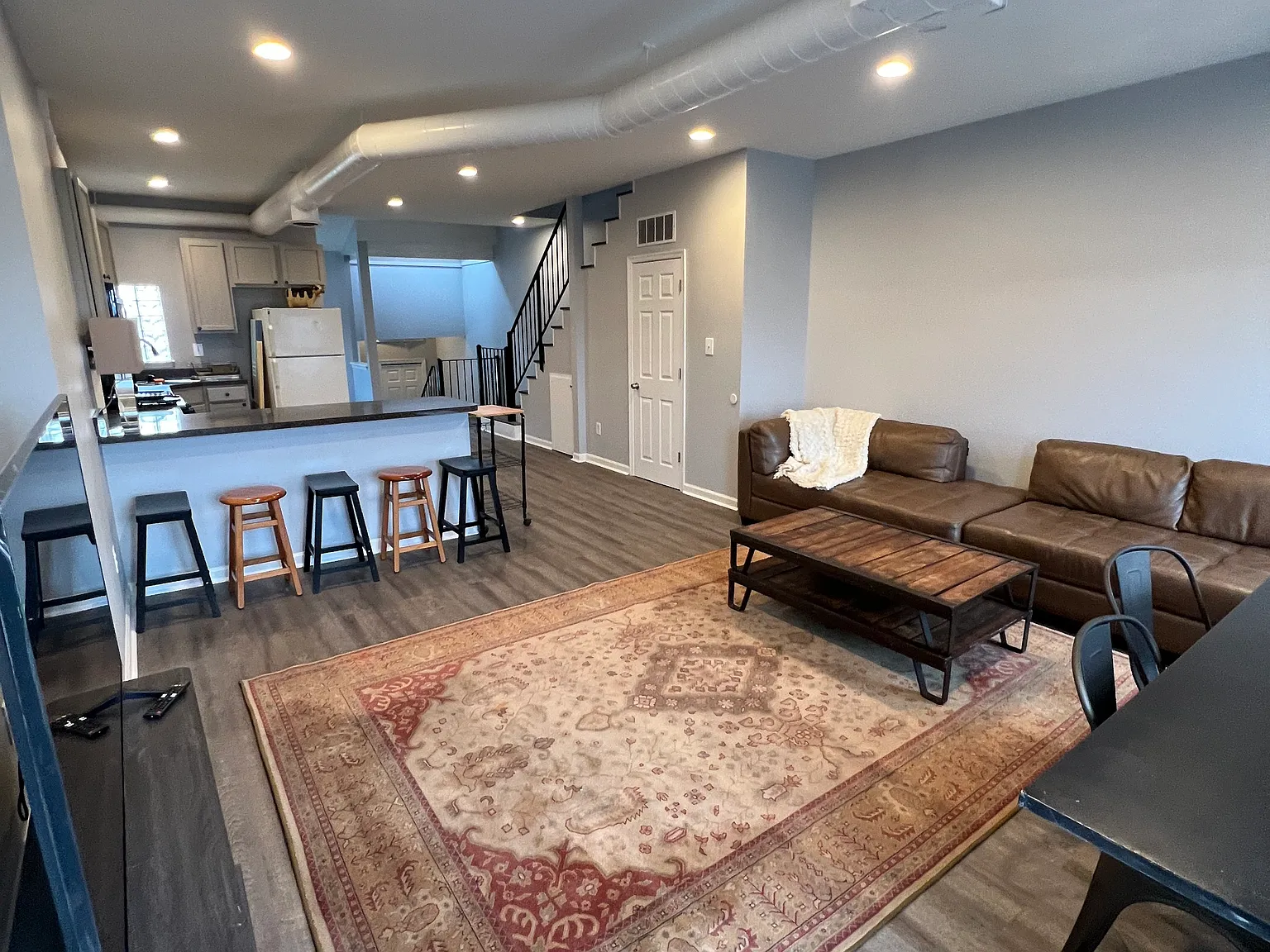 2 bed, 1.5 bath, 1890 sqft, $1,895 — Photo 3