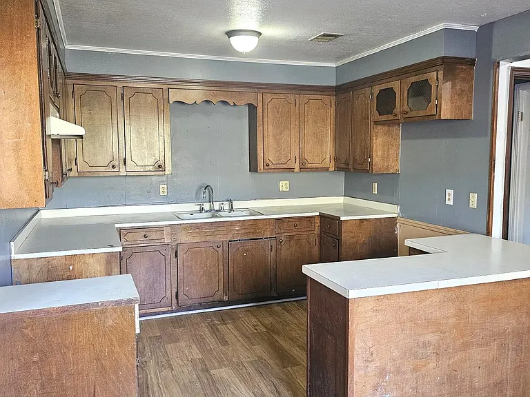 202 Clarence Ray Dr — Photo 3