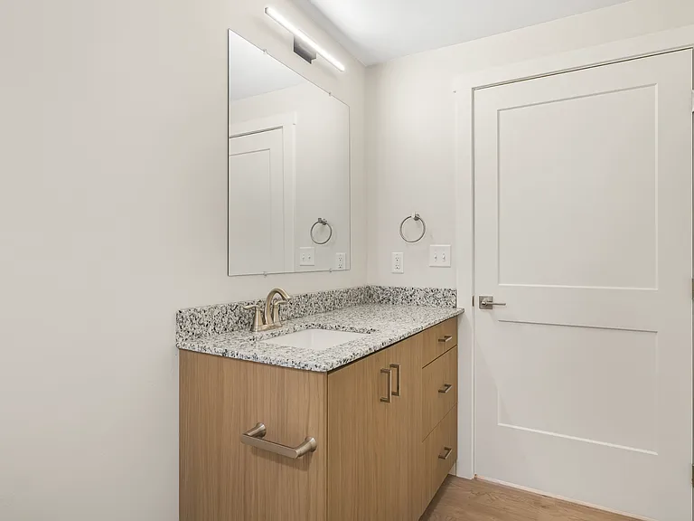 Lincoln Crossing Apts — Photo 10