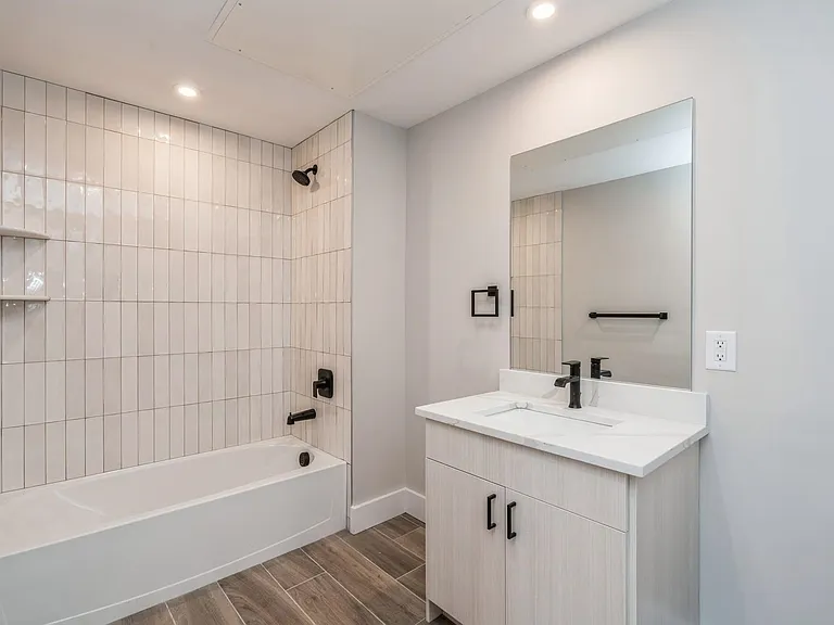 201-205 Randolph Ave #105 — Photo 14