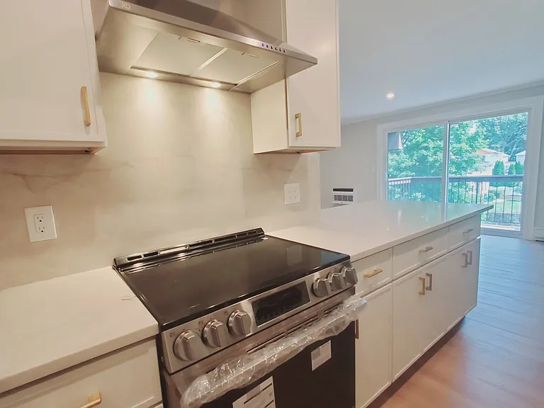 85 Riverside Ave #F7 — Photo 6