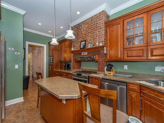 4th image of 594 Bramhall Ave