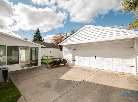 3rd image of 3654 Beverly Dr