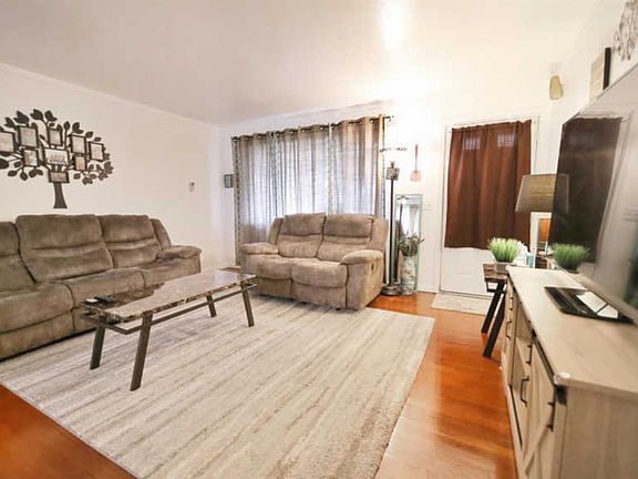 4th image of 2930 Aquadale Ln