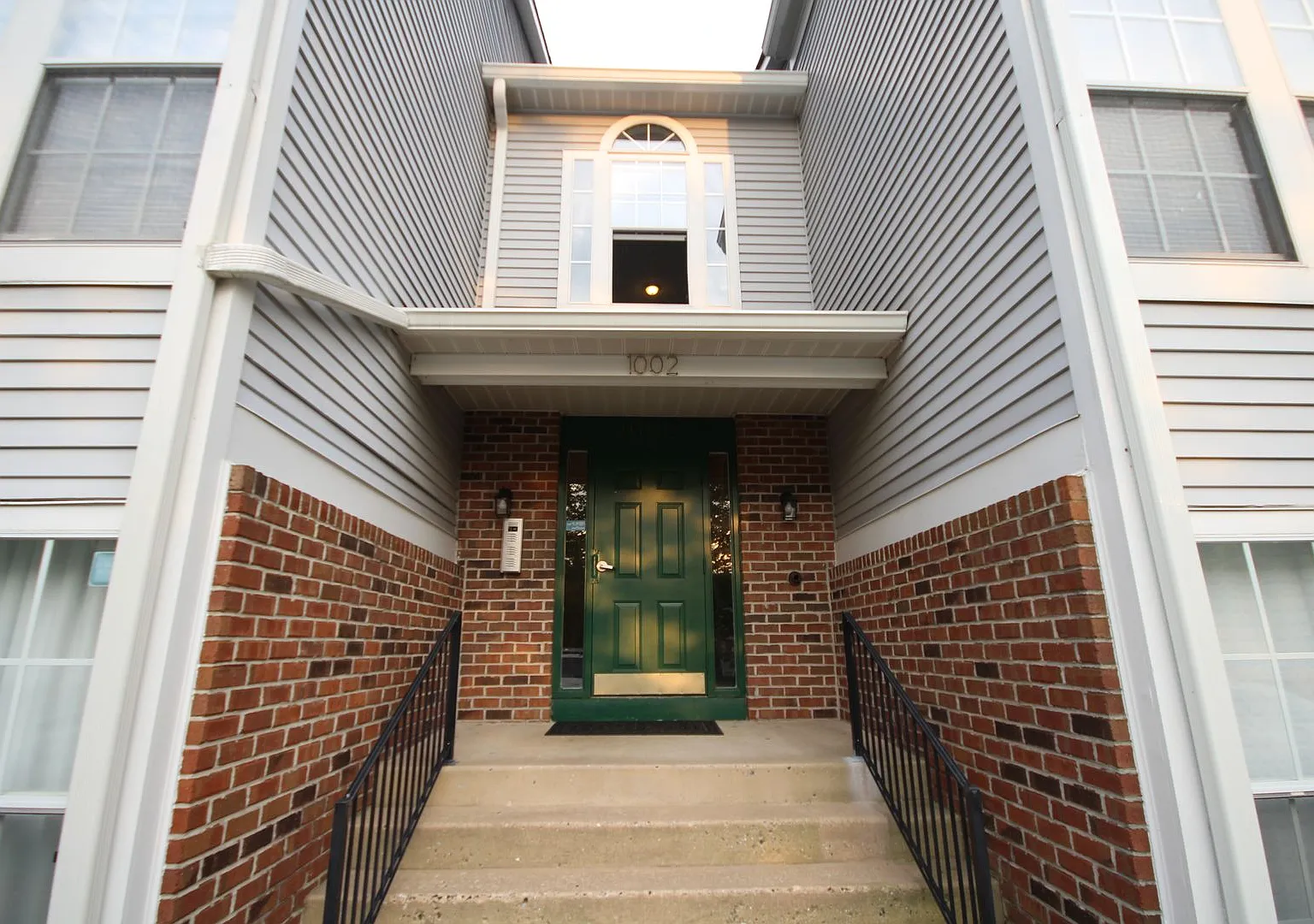Lovely top floor condo with great features in Bel Air! — Photo 2