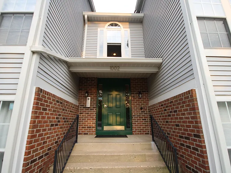 1002 Jessicas Ct #J — Photo 2