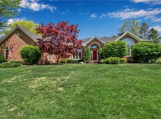 25 Lakeridge Dr, Orchard Park, NY 14127