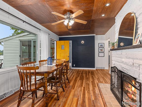 4th image of 46514 Meadow Ln