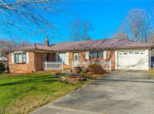 691 Noahtown Rd, Thomasville, NC 27360
