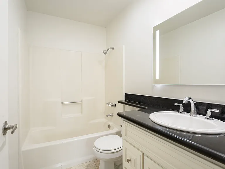 1232 Harvard St #7 — Photo 4