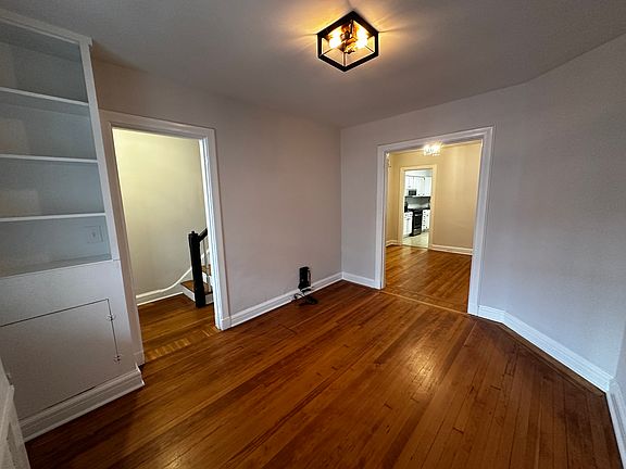 5th image of 525 11th St SE