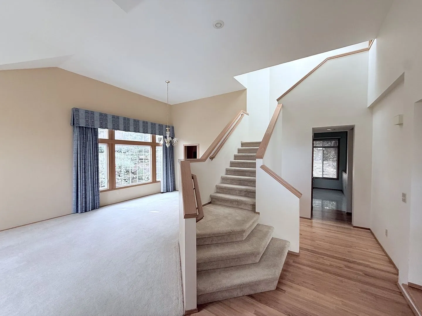 Spacious Craftsman in the Heart of Redmond — Photo 4