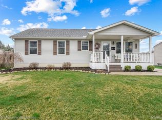 39219 Avondale St, Westland, MI 48186