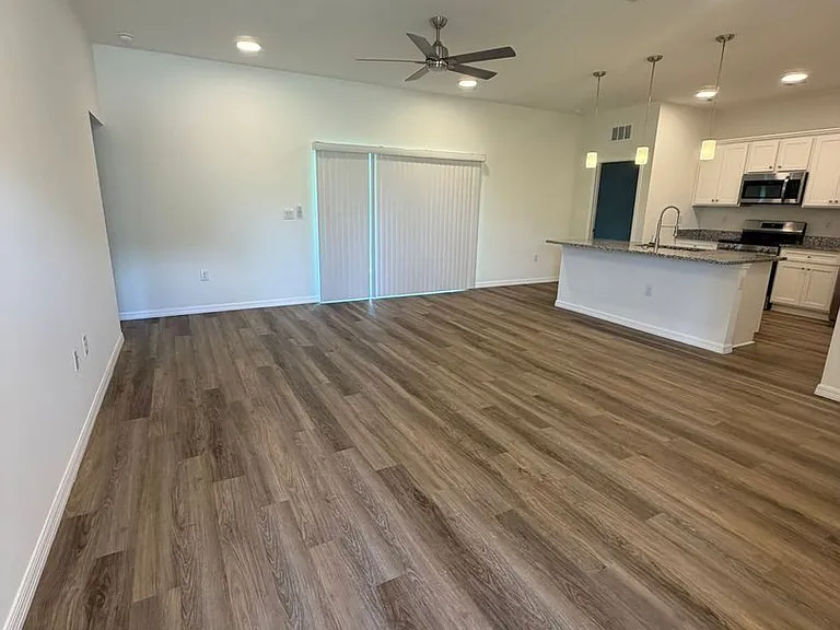 17223 Berwin Ave — Photo 2