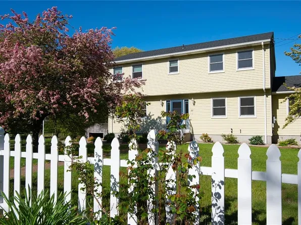 11 Schilke Dr, Westerly, RI 02891