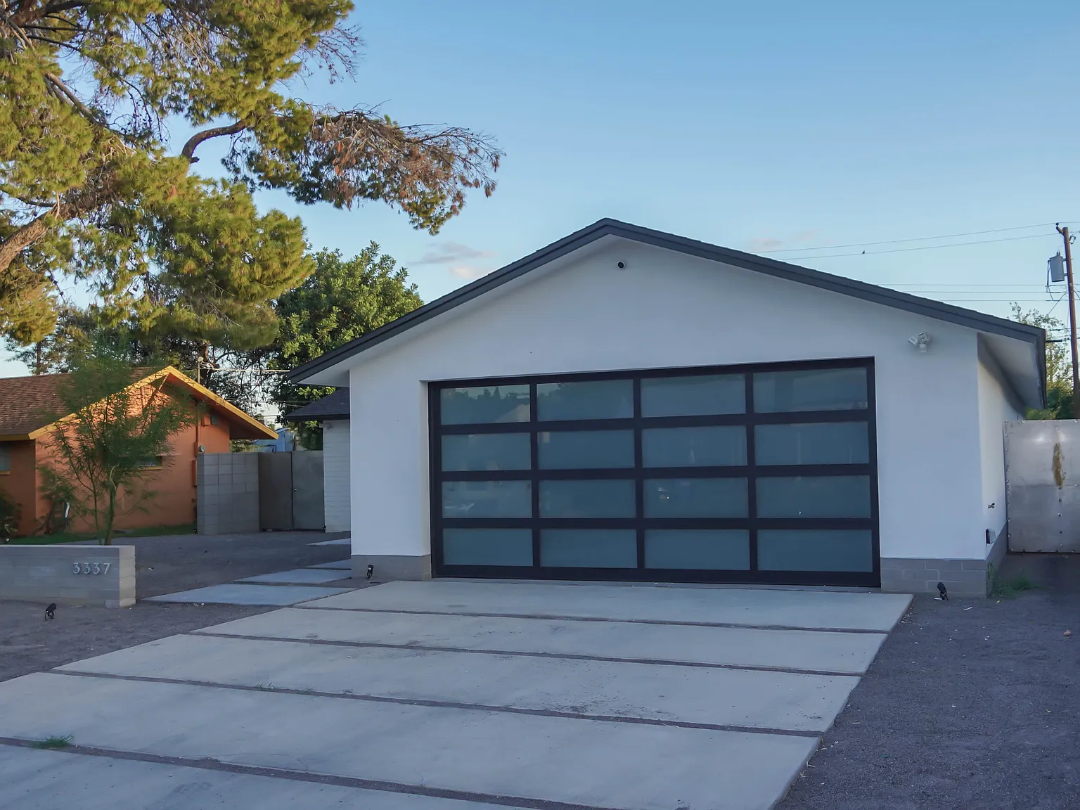 3337 E Cambridge Ave — Photo 4