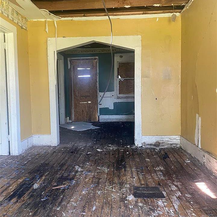 2nd image of 312 Scott St
