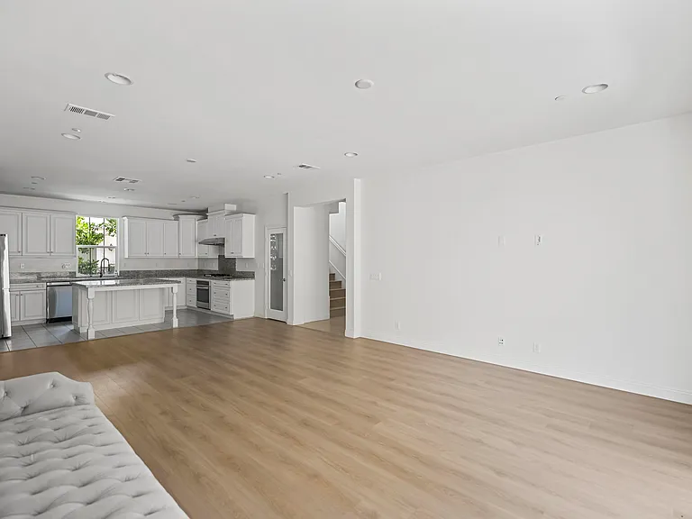 217 Wicker — Photo 21