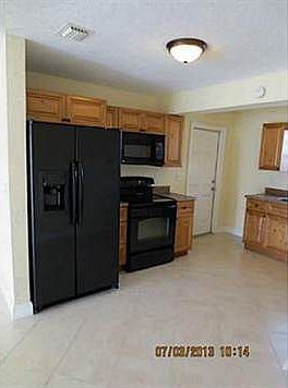 4th image of 174 S Palm Dr