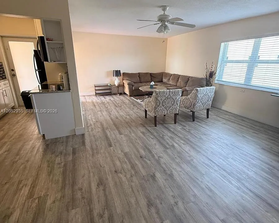 1747 Rodman St #305