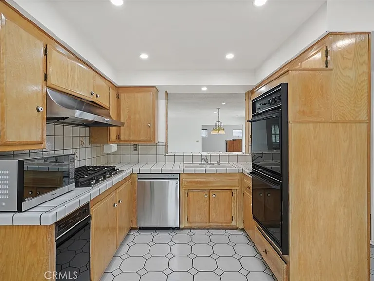 11803 Gerald Ave — Photo 12