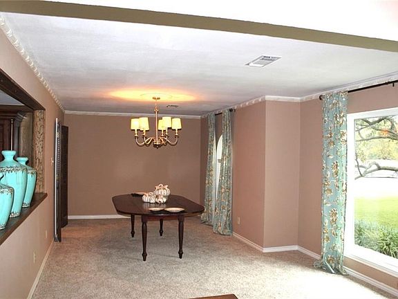 4th image of 402 Sheffield Dr