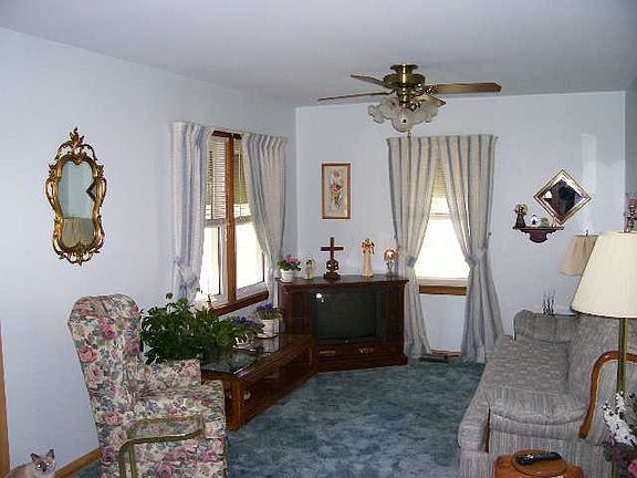 4th image of 720 Benton Ave