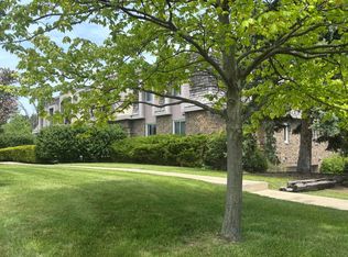 7530 N Port Washington Rd APT 203, Milwaukee, WI 53217