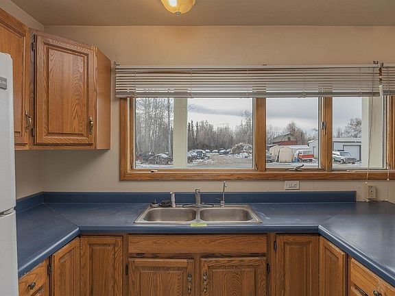 5th image of 1080 Grace Ave
